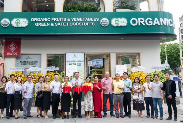 KHÔNG KHÍ RỘN RÀNG CHÀO MỪNG DANNYGREEN BIOMARKT MỚI TẠI 325 LÝ TỰ TRỌNG